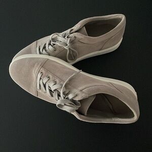 Vince Women’s Belford Sneakers Sz 8 Gray Suede LowTop LaceUps Normcore Vacation